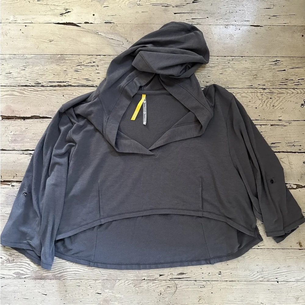 Lole 1/2 sleeve cropped hoodie GRAY size MEDIUM